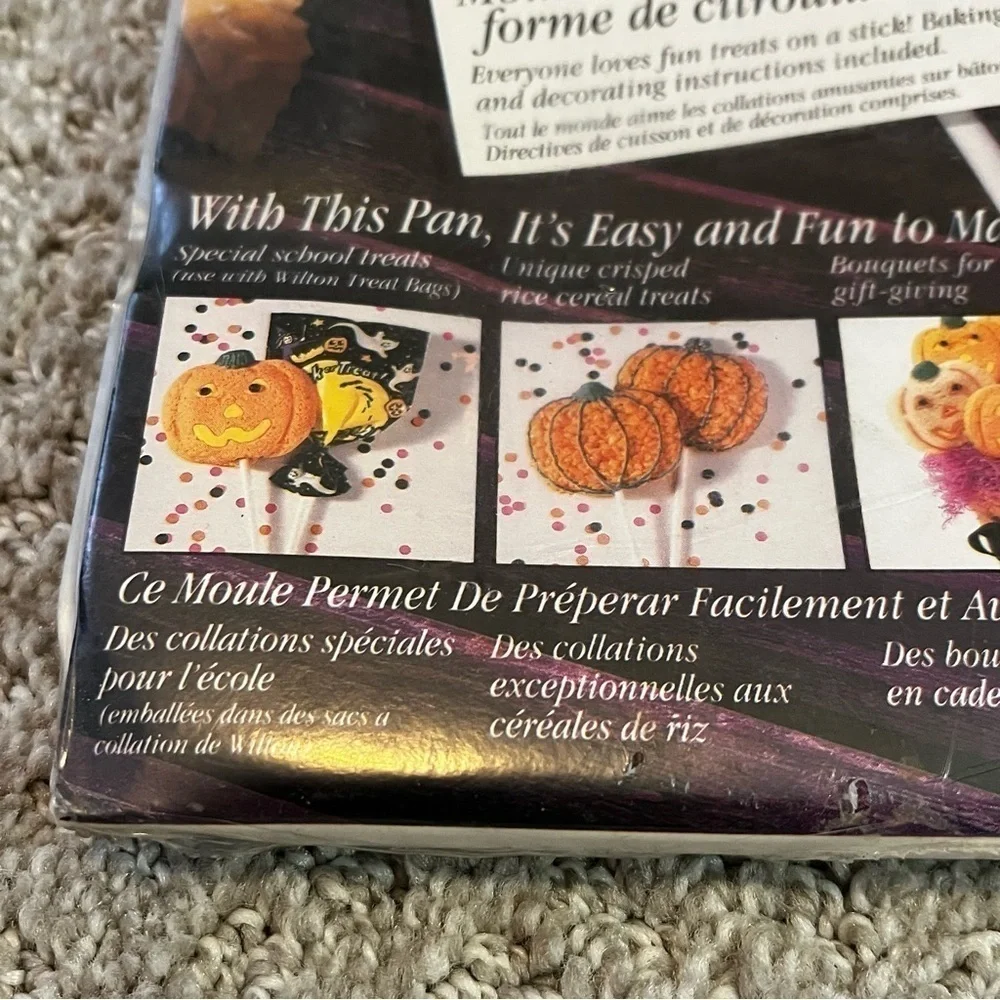 Wilton Halloween Jack-O-Lantern Cookie Treat Pan Pumpkin NEW Vintage 3D Cake Pan